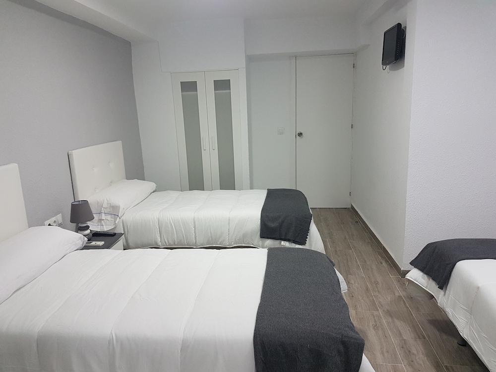 Guesthouse Central Аликанте Екстериор снимка